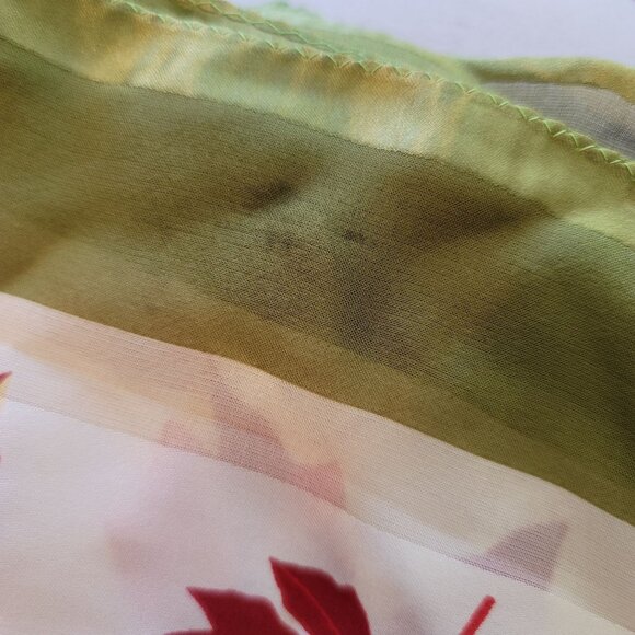 Magenta Designs 100% Silk Scarf Canadian Maple Leaf Print Green Border 59" x 21" - Picture 6 of 6